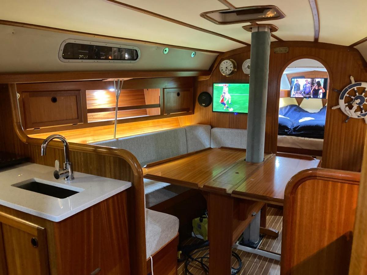 Entire Boat At St Katherine Docks 2 Available Select Using Room Options Londres Exterior foto